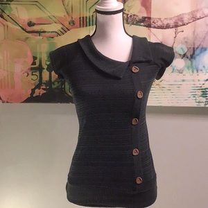 VINTAGE THREADS SHORT SLEEVE SWEATER TOP SIZE SM.